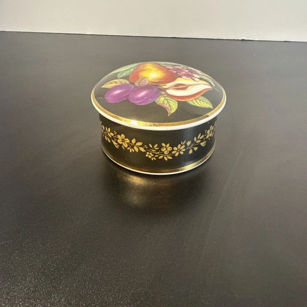 Falcon China ceramic Black Trinket pill box with‎ lid VGC Made In England